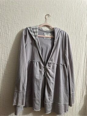 Evy's Tree zip-up hoodie features a tiered ruffle design Sz medium